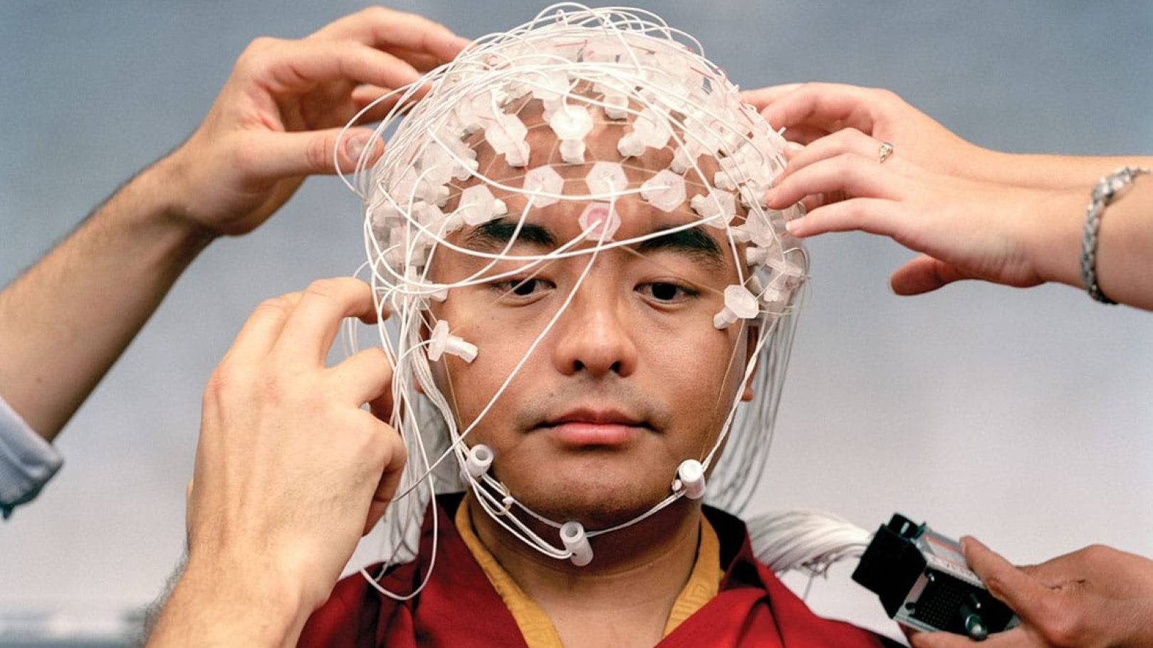 проведення наукових досліджень мозку під час медитацій з участю буддійського монаха